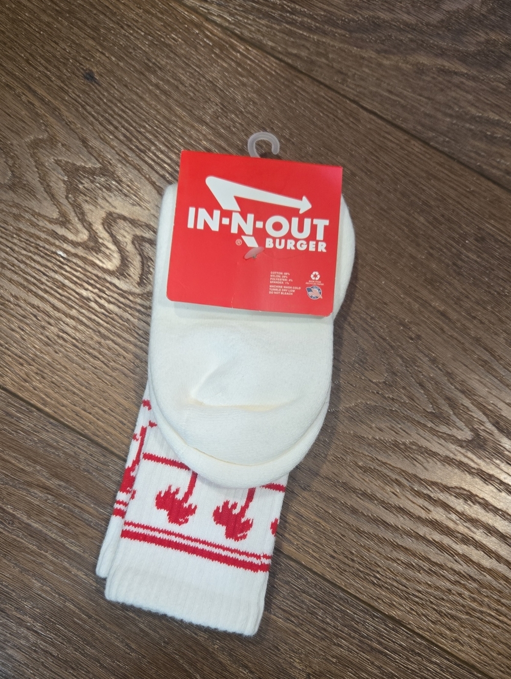 NWT IN N OUT DRINK CUP SOCKS... #8150